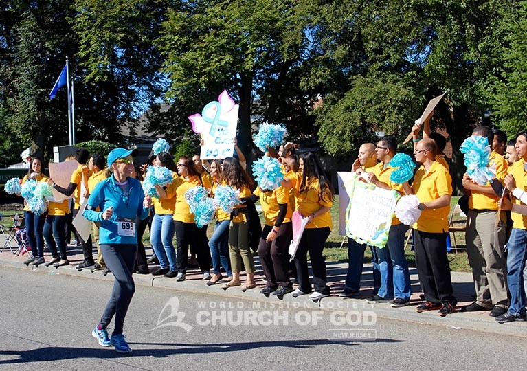 Volunteers Support the Mayor’s 5K Run/Walk for Ovarian Cancer
