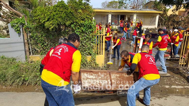 world mission society church of god puerto rico volunteer clean up post hurricane maria 4