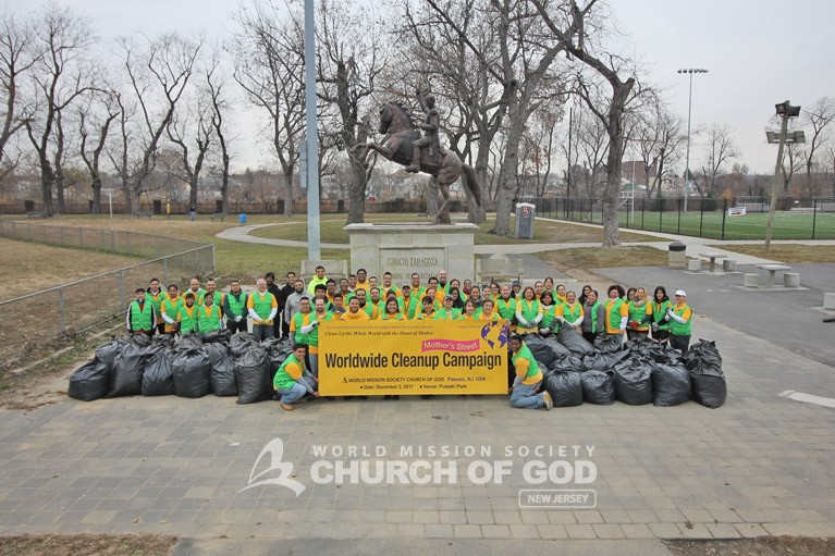 “Mother’s Street” Cleanup Campaign